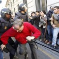 Varios periodistas  son agredidos por la policía  en Valencia