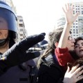 La policía de Valencia avisa a los manifestantes antes de las cargas
