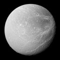 Descubren que Dione, una luna de Saturno, posee una exosfera de oxígeno [EN]