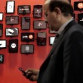 España se rebela contra la decisión de Bruselas de rebajar la tarifa del móvil