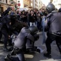 Los estudiantes valencianos lanzaron onomatopeyas contra la policía