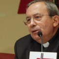 El obispo de Ciudad Real baja del púlpito y se enfrenta a Cospedal por los recortes
