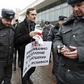 Comienzan las detenciones en Rusia de quien afirma que 'ser gay es normal'