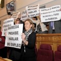 El presidente de las Cortes manchegas expulsa del pleno a un diputado por hablar del chalet de Cospedal