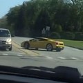 El conductor de un Lamborghini Gallardo nos muestra como no arrancar en un semáforo. [ENG]