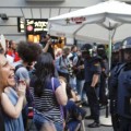 La cacerolada del 15-M, atrapada una hora entre antidisturbios en Alcalá