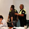 El alcalde de Cartaya hace que la policía expulse del pleno al portavoz de IU