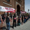 Una cadena humana estrangula la tauromaquia en Las Ventas
