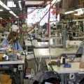 Tres empleados despedidos reabren y hacen rentable un taller de confección