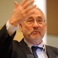 Stiglitz: "La economía española está en una depresión causada por Merkel y Draghi"