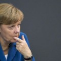 Hollande presiona para que Merkel dé un respiro a España e Italia