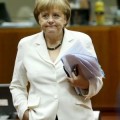 Monti amenazó con dimitir para forzar a Merkel a que cediese