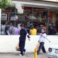 Electores atascan tiendas de Soriana (México)  para canjear su voto por el PRI