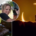 La impresionante imagen muestra a un niño viendo el eclipse siendo fotografiado desde 2.3 km de distancia