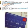 Prueba tu nivel de estupidez: publica tu tarjeta de débito en Twitter