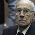 Condenan a 50 años de cárcel al ex dictador Videla por el robo de bebés durante la dictadura
