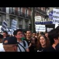 Miles de ciudadanos rodean la sede del PP y amenazan con ocuparla