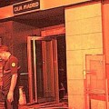 Tres personas incendian una sucursal bancaria