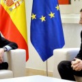 Rajoy llama a Rubalcaba para informarle sobre la tensa situación de España