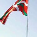 La organización de los Juegos retira una bandera vasca de la grada