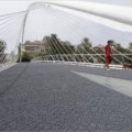 Murcia también instala un felpudo anticaídas en su puente de Calatrava
