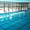 Madrid convierte su única piscina olímpica cubierta en un "charco" para enseñar a nadar