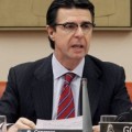 El ministro Soria no descarta la subida de la luz en Octubre
