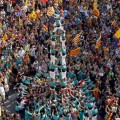 Miles de catalanes hacen cola para adquirir el nuevo iPhone 5 [HUMOR]