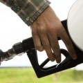Las petroleras le dicen al ministro Soria que ya ajustan precios y que no tienen margen de bajada