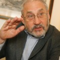Stiglitz advierte de que pedir el rescate podría ser un suicidio para España