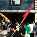 Fabra tiene que huir de los manifestantes frente a la UMH