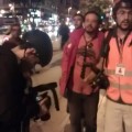 26-s La policía agrede a un cámara del periódico Diagonal y le rompe la cámara