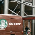 Furgonetas de Starbucks con puerta deslizante, una mala idea