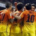 Liga: El Barcelona electrifica la noche en Riazor