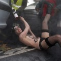 Agredidas varias activistas de Femen en una marcha católica contra el matrimonio gay en París