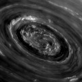 Cassini fotografía el "ojo" del hexágono de Saturno (ING)