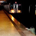 Polémica por foto de hombre a punto de morir en metro de Nueva York
