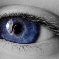 Un procedimiento cosmético con células madre hace que le crezcan huesos en el ojo (ING)