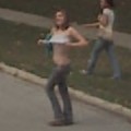 Esta chica tiene un apéndice muy raro (errores de Google Street view) [humor]