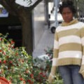 Vecinos de Alicante piden ayuda para una mujer que lleva meses viviendo en un parque