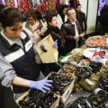 Las familias españolas reducen la compra de comida por falta de dinero