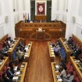 Tres diputados del PP de Cospedal se ponen otro sueldo público tras quitarse el de Las Cortes por ahorrar