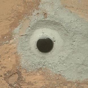 El Curiosity logra las primeras muestras de roca tras taladrar la superficie de Marte