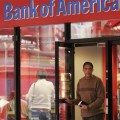 Un banco de EEUU convierte a un cliente en millonario tras confundirle con un atracador y darle una paliza