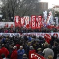 Miles de personas se manifiestan en Madrid para pedir un "cambio radical" al Gobierno