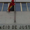 Condenan a prisión a un agente y un director de sucursal del Santander por estafar a una veintena de clientes