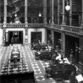 Interior de la biblioteca pública de Cincinnati en 1874