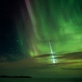 Fotógrafa captura un meteorito desintegrándose a través de la aurora boreal