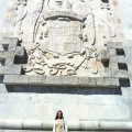 Dimite la secretaria de NNGG de Sevilla que publicó su foto ante el escudo franquista en el Valle de los Caídos