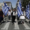 Grecia comienza a despedir funcionarios públicos por primera vez en un siglo (ENG)